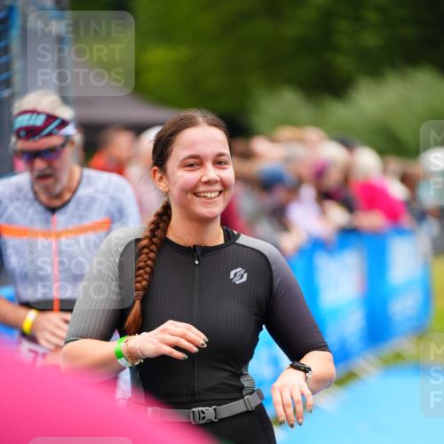 30.08.2026 - Elbe Triathlon Hamburg LAZAROV Photography http://msf.ph/oto/10064937 30.08.2026 12:08:52 Ziel 789, 915 meine-sportfotos.de