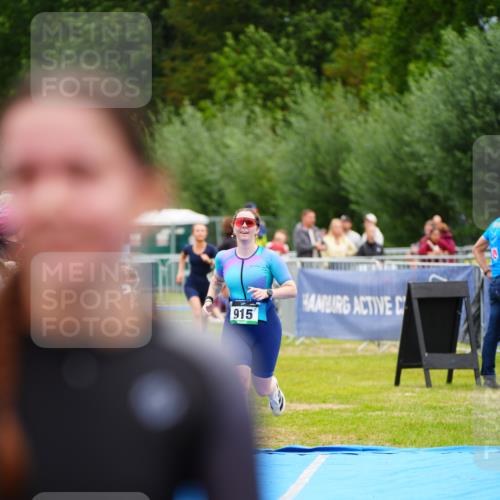 30.08.2026 - Elbe Triathlon Hamburg LAZAROV Photography http://msf.ph/oto/10064938 30.08.2026 12:08:55 Ziel 915, 1472 meine-sportfotos.de