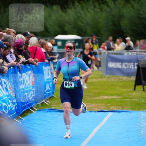30.08.2026 - Elbe Triathlon Hamburg LAZAROV Photography http://msf.ph/oto/10064939 30.08.2026 12:08:56 Ziel 915, 1472 meine-sportfotos.de