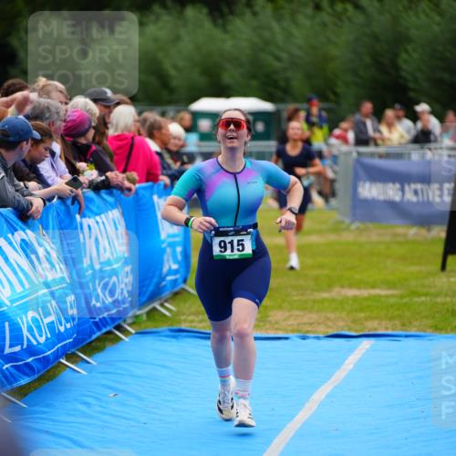 30.08.2026 - Elbe Triathlon Hamburg LAZAROV Photography http://msf.ph/oto/10064941 30.08.2026 12:08:56 Ziel 915, 1472 meine-sportfotos.de