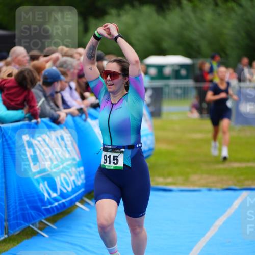 30.08.2026 - Elbe Triathlon Hamburg LAZAROV Photography http://msf.ph/oto/10064948 30.08.2026 12:08:57 Ziel 915, 1472 meine-sportfotos.de