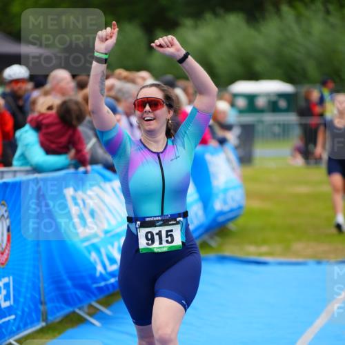 30.08.2026 - Elbe Triathlon Hamburg LAZAROV Photography http://msf.ph/oto/10064950 30.08.2026 12:08:57 Ziel 915, 1472 meine-sportfotos.de