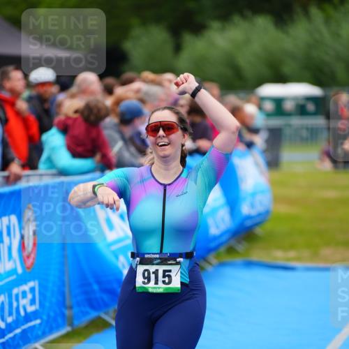 30.08.2026 - Elbe Triathlon Hamburg LAZAROV Photography http://msf.ph/oto/10064952 30.08.2026 12:08:58 Ziel 915, 1472 meine-sportfotos.de