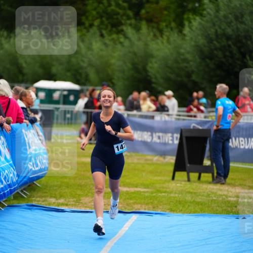 30.08.2026 - Elbe Triathlon Hamburg LAZAROV Photography http://msf.ph/oto/10064953 30.08.2026 12:09:00 Ziel 915, 1472 meine-sportfotos.de