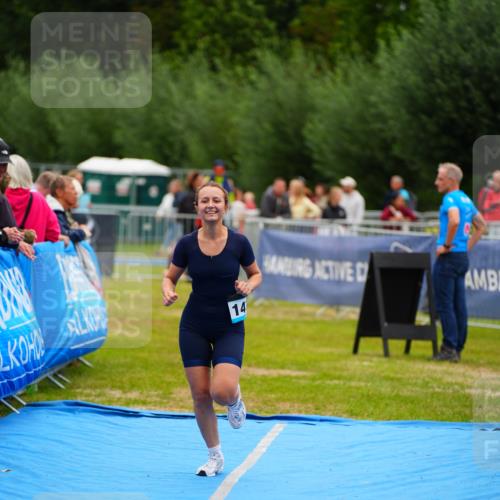 30.08.2026 - Elbe Triathlon Hamburg LAZAROV Photography http://msf.ph/oto/10064955 30.08.2026 12:09:00 Ziel 915, 1472 meine-sportfotos.de