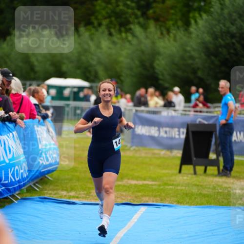 30.08.2026 - Elbe Triathlon Hamburg LAZAROV Photography http://msf.ph/oto/10064956 30.08.2026 12:09:00 Ziel 915, 1472 meine-sportfotos.de