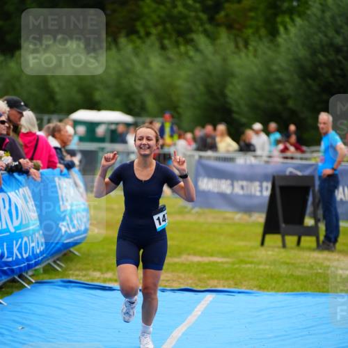 30.08.2026 - Elbe Triathlon Hamburg LAZAROV Photography http://msf.ph/oto/10064957 30.08.2026 12:09:00 Ziel 915, 1472 meine-sportfotos.de