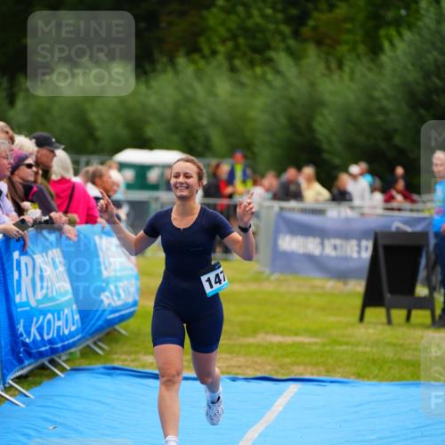30.08.2026 - Elbe Triathlon Hamburg LAZAROV Photography http://msf.ph/oto/10064959 30.08.2026 12:09:01 Ziel 915, 1472 meine-sportfotos.de