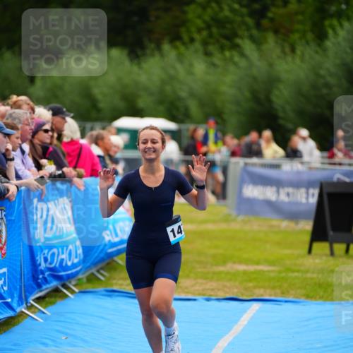 30.08.2026 - Elbe Triathlon Hamburg LAZAROV Photography http://msf.ph/oto/10064960 30.08.2026 12:09:01 Ziel 915, 1472 meine-sportfotos.de