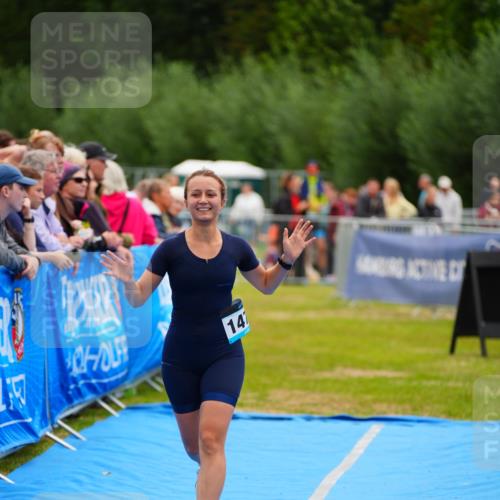30.08.2026 - Elbe Triathlon Hamburg LAZAROV Photography http://msf.ph/oto/10064961 30.08.2026 12:09:01 Ziel 915, 1472 meine-sportfotos.de