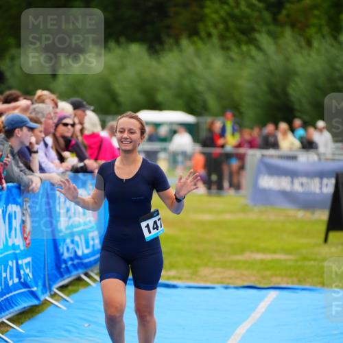30.08.2026 - Elbe Triathlon Hamburg LAZAROV Photography http://msf.ph/oto/10064963 30.08.2026 12:09:01 Ziel 915, 1472 meine-sportfotos.de