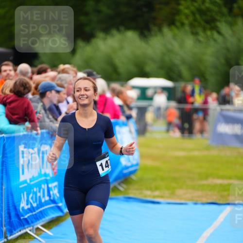 30.08.2026 - Elbe Triathlon Hamburg LAZAROV Photography http://msf.ph/oto/10064965 30.08.2026 12:09:02 Ziel 1472 meine-sportfotos.de