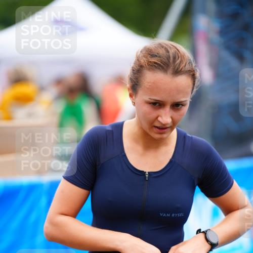 30.08.2026 - Elbe Triathlon Hamburg LAZAROV Photography http://msf.ph/oto/10064968 30.08.2026 12:09:08 Ziel 1664 meine-sportfotos.de