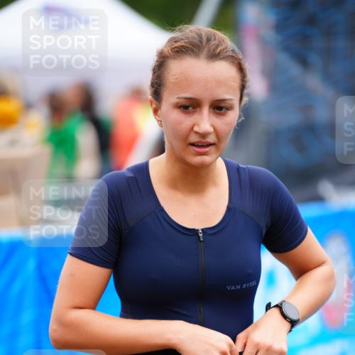 30.08.2026 - Elbe Triathlon Hamburg LAZAROV Photography http://msf.ph/oto/10064969 30.08.2026 12:09:08 Ziel 1664 meine-sportfotos.de