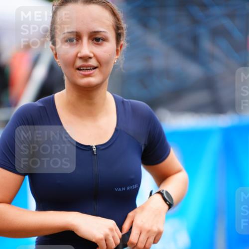 30.08.2026 - Elbe Triathlon Hamburg LAZAROV Photography http://msf.ph/oto/10064971 30.08.2026 12:09:08 Ziel 1664 meine-sportfotos.de