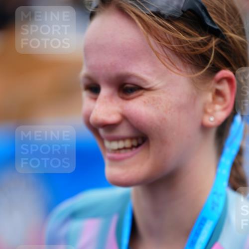30.08.2026 - Elbe Triathlon Hamburg LAZAROV Photography http://msf.ph/oto/10065010 30.08.2026 12:09:30 Ziel 1561, 1574, 1640 meine-sportfotos.de