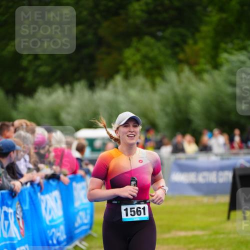 30.08.2026 - Elbe Triathlon Hamburg LAZAROV Photography http://msf.ph/oto/10065015 30.08.2026 12:09:33 Ziel 919, 1561, 1574, 1640 meine-sportfotos.de