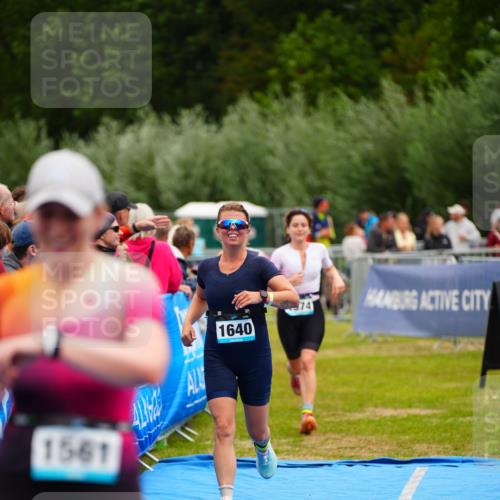 30.08.2026 - Elbe Triathlon Hamburg LAZAROV Photography http://msf.ph/oto/10065021 30.08.2026 12:09:34 Ziel 919, 1561, 1574, 1640 meine-sportfotos.de
