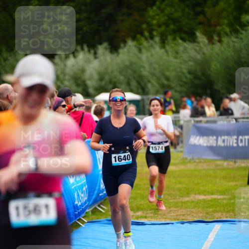 30.08.2026 - Elbe Triathlon Hamburg LAZAROV Photography http://msf.ph/oto/10065022 30.08.2026 12:09:34 Ziel 919, 1561, 1574, 1640 meine-sportfotos.de