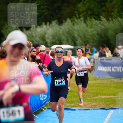 30.08.2026 - Elbe Triathlon Hamburg LAZAROV Photography http://msf.ph/oto/10065024 30.08.2026 12:09:35 Ziel 919, 1561, 1574, 1640 meine-sportfotos.de