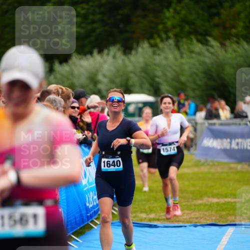 30.08.2026 - Elbe Triathlon Hamburg LAZAROV Photography http://msf.ph/oto/10065025 30.08.2026 12:09:35 Ziel 919, 1561, 1574, 1640 meine-sportfotos.de