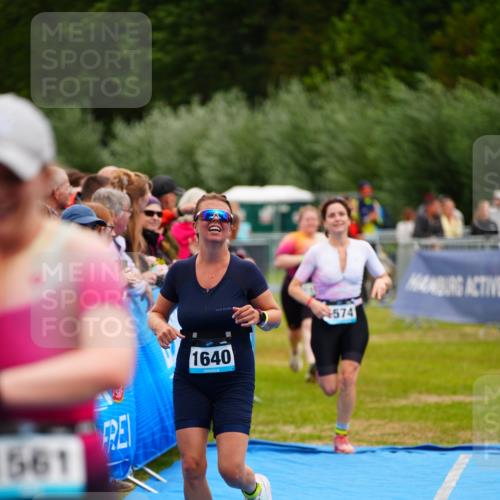 30.08.2026 - Elbe Triathlon Hamburg LAZAROV Photography http://msf.ph/oto/10065026 30.08.2026 12:09:35 Ziel 919, 1561, 1574, 1640 meine-sportfotos.de