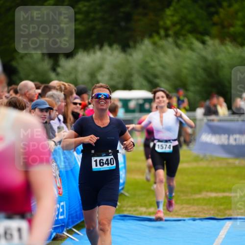 30.08.2026 - Elbe Triathlon Hamburg LAZAROV Photography http://msf.ph/oto/10065028 30.08.2026 12:09:35 Ziel 919, 1561, 1574, 1640 meine-sportfotos.de
