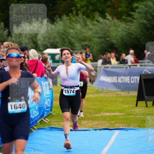 30.08.2026 - Elbe Triathlon Hamburg LAZAROV Photography http://msf.ph/oto/10065030 30.08.2026 12:09:36 Ziel 919, 1561, 1574, 1640 meine-sportfotos.de