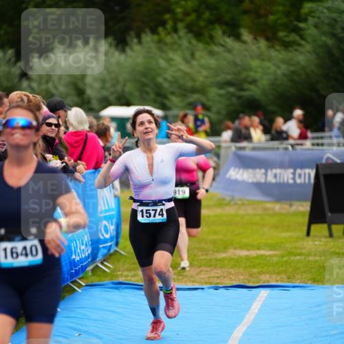 30.08.2026 - Elbe Triathlon Hamburg LAZAROV Photography http://msf.ph/oto/10065032 30.08.2026 12:09:36 Ziel 919, 1561, 1574, 1640 meine-sportfotos.de