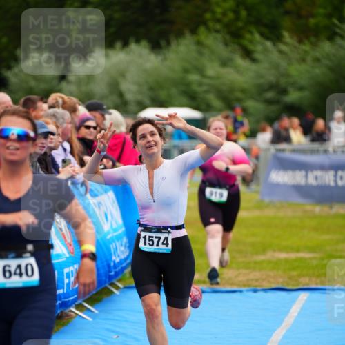 30.08.2026 - Elbe Triathlon Hamburg LAZAROV Photography http://msf.ph/oto/10065036 30.08.2026 12:09:37 Ziel 919, 1561, 1574, 1640 meine-sportfotos.de