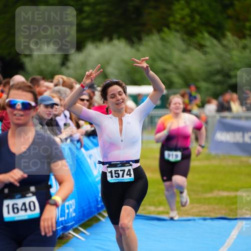 30.08.2026 - Elbe Triathlon Hamburg LAZAROV Photography http://msf.ph/oto/10065037 30.08.2026 12:09:37 Ziel 919, 1561, 1574, 1640 meine-sportfotos.de