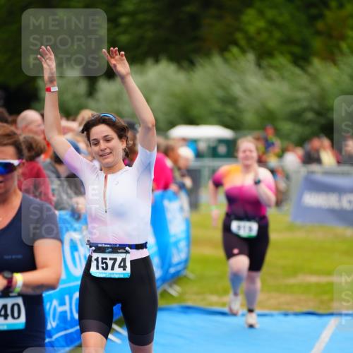 30.08.2026 - Elbe Triathlon Hamburg LAZAROV Photography http://msf.ph/oto/10065040 30.08.2026 12:09:37 Ziel 919, 1561, 1574, 1640 meine-sportfotos.de