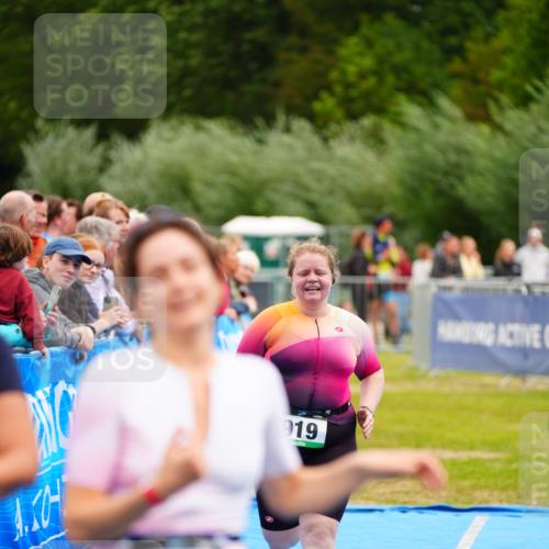 30.08.2026 - Elbe Triathlon Hamburg LAZAROV Photography http://msf.ph/oto/10065047 30.08.2026 12:09:39 Ziel 919, 1574, 1640 meine-sportfotos.de