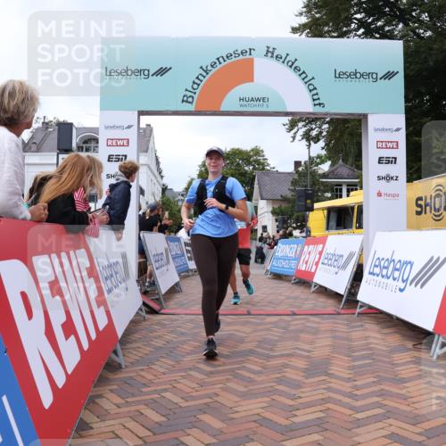 30.08.2026 - Blankeneser Heldenlauf Lena Gebhardt http://msf.ph/oto/10065128 30.08.2026 12:49:41 Ziel 2093, 4245, 4311 meine-sportfotos.de