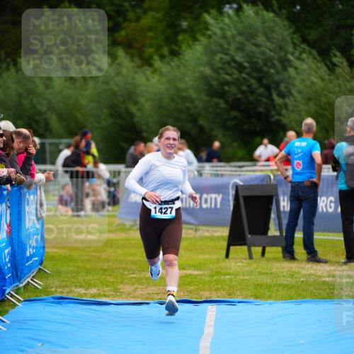 30.08.2026 - Elbe Triathlon Hamburg LAZAROV Photography http://msf.ph/oto/10065147 30.08.2026 12:10:34 Ziel 1427 meine-sportfotos.de