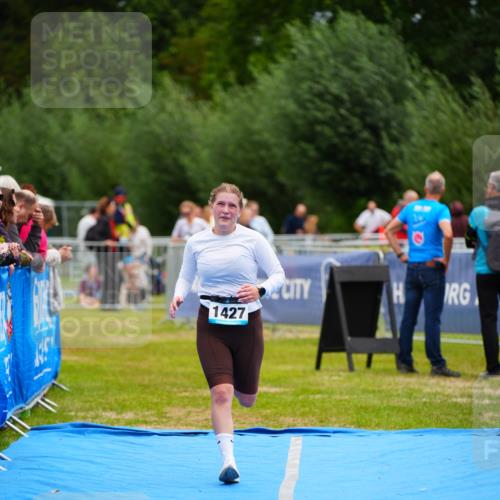 30.08.2026 - Elbe Triathlon Hamburg LAZAROV Photography http://msf.ph/oto/10065150 30.08.2026 12:10:34 Ziel 1427 meine-sportfotos.de
