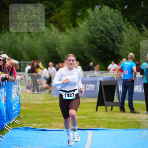 30.08.2026 - Elbe Triathlon Hamburg LAZAROV Photography http://msf.ph/oto/10065151 30.08.2026 12:10:35 Ziel 1427 meine-sportfotos.de