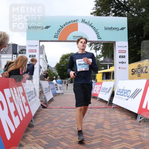 30.08.2026 - Blankeneser Heldenlauf Lena Gebhardt http://msf.ph/oto/10065152 30.08.2026 12:49:46 Ziel 2093, 4245, 4311 meine-sportfotos.de
