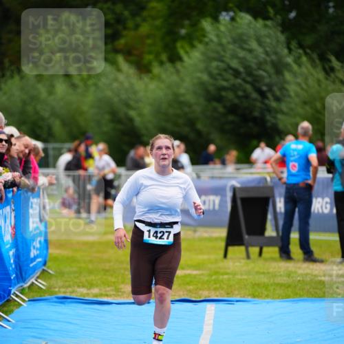 30.08.2026 - Elbe Triathlon Hamburg LAZAROV Photography http://msf.ph/oto/10065153 30.08.2026 12:10:35 Ziel 1427 meine-sportfotos.de