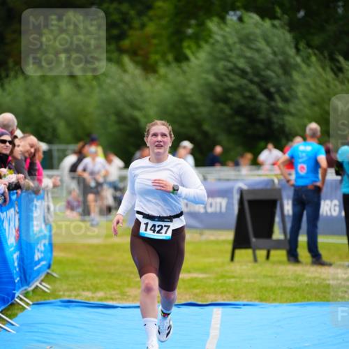 30.08.2026 - Elbe Triathlon Hamburg LAZAROV Photography http://msf.ph/oto/10065154 30.08.2026 12:10:35 Ziel 1427 meine-sportfotos.de