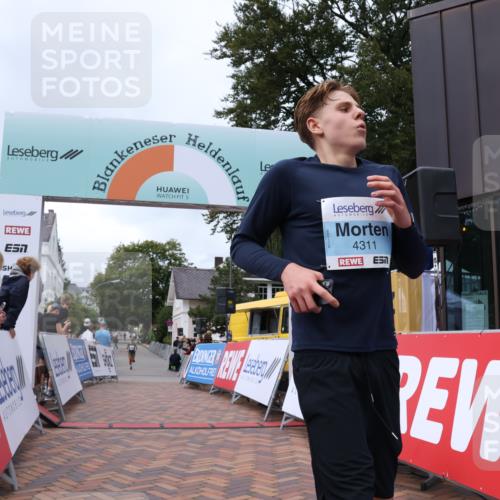 30.08.2026 - Blankeneser Heldenlauf Lena Gebhardt http://msf.ph/oto/10065159 30.08.2026 12:49:47 Ziel 2093, 4245, 4311 meine-sportfotos.de