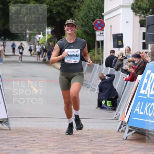 30.08.2026 - Blankeneser Heldenlauf Lena Gebhardt http://msf.ph/oto/10065162 30.08.2026 12:49:51 Ziel 4262, 4311 meine-sportfotos.de