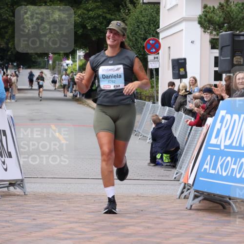 30.08.2026 - Blankeneser Heldenlauf Lena Gebhardt http://msf.ph/oto/10065166 30.08.2026 12:49:51 Ziel 4262, 4311 meine-sportfotos.de