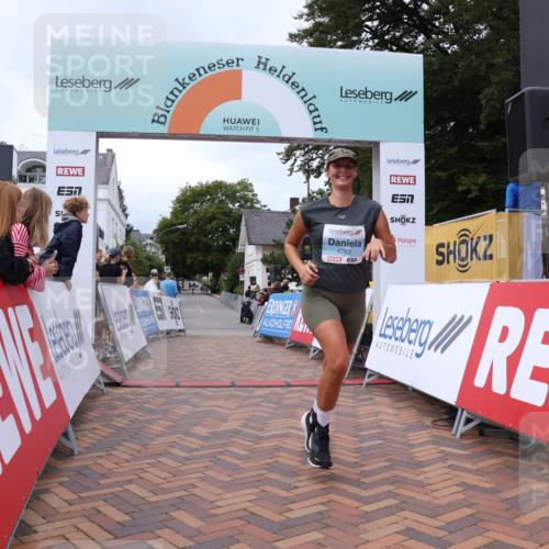 30.08.2026 - Blankeneser Heldenlauf Lena Gebhardt http://msf.ph/oto/10065184 30.08.2026 12:49:54 Ziel 4262 meine-sportfotos.de