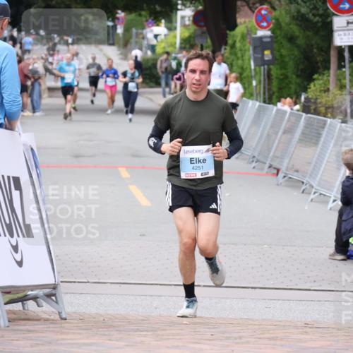 30.08.2026 - Blankeneser Heldenlauf Lena Gebhardt http://msf.ph/oto/10065191 30.08.2026 12:50:11 Ziel  meine-sportfotos.de