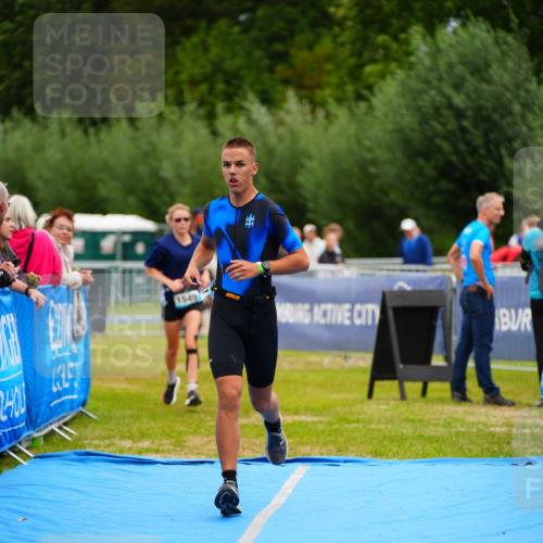 30.08.2026 - Elbe Triathlon Hamburg LAZAROV Photography http://msf.ph/oto/10065192 30.08.2026 12:10:53 Ziel 1377, 1549 meine-sportfotos.de