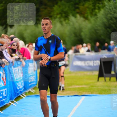 30.08.2026 - Elbe Triathlon Hamburg LAZAROV Photography http://msf.ph/oto/10065199 30.08.2026 12:10:55 Ziel 1377, 1549 meine-sportfotos.de