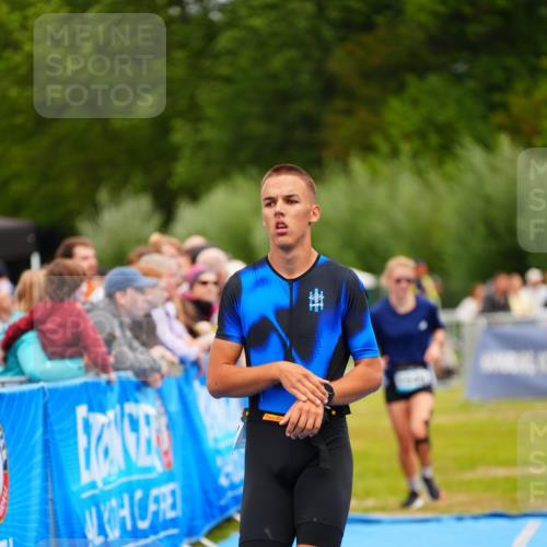 30.08.2026 - Elbe Triathlon Hamburg LAZAROV Photography http://msf.ph/oto/10065203 30.08.2026 12:10:55 Ziel 1377, 1549 meine-sportfotos.de