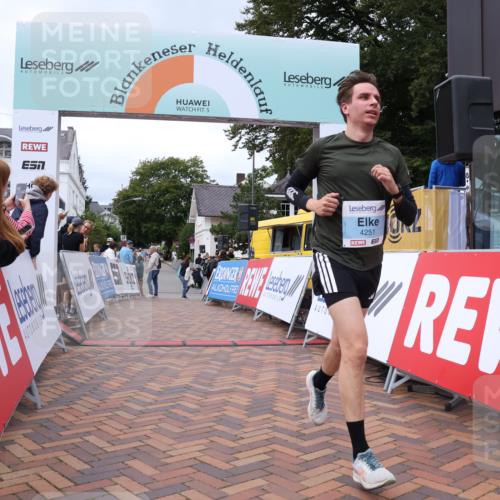 30.08.2026 - Blankeneser Heldenlauf Lena Gebhardt http://msf.ph/oto/10065209 30.08.2026 12:50:17 Ziel 4251 meine-sportfotos.de