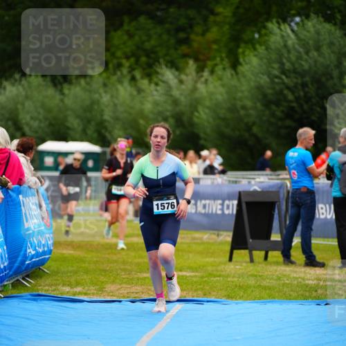 30.08.2026 - Elbe Triathlon Hamburg LAZAROV Photography http://msf.ph/oto/10065217 30.08.2026 12:11:09 Ziel 1534, 1576, 1581 meine-sportfotos.de